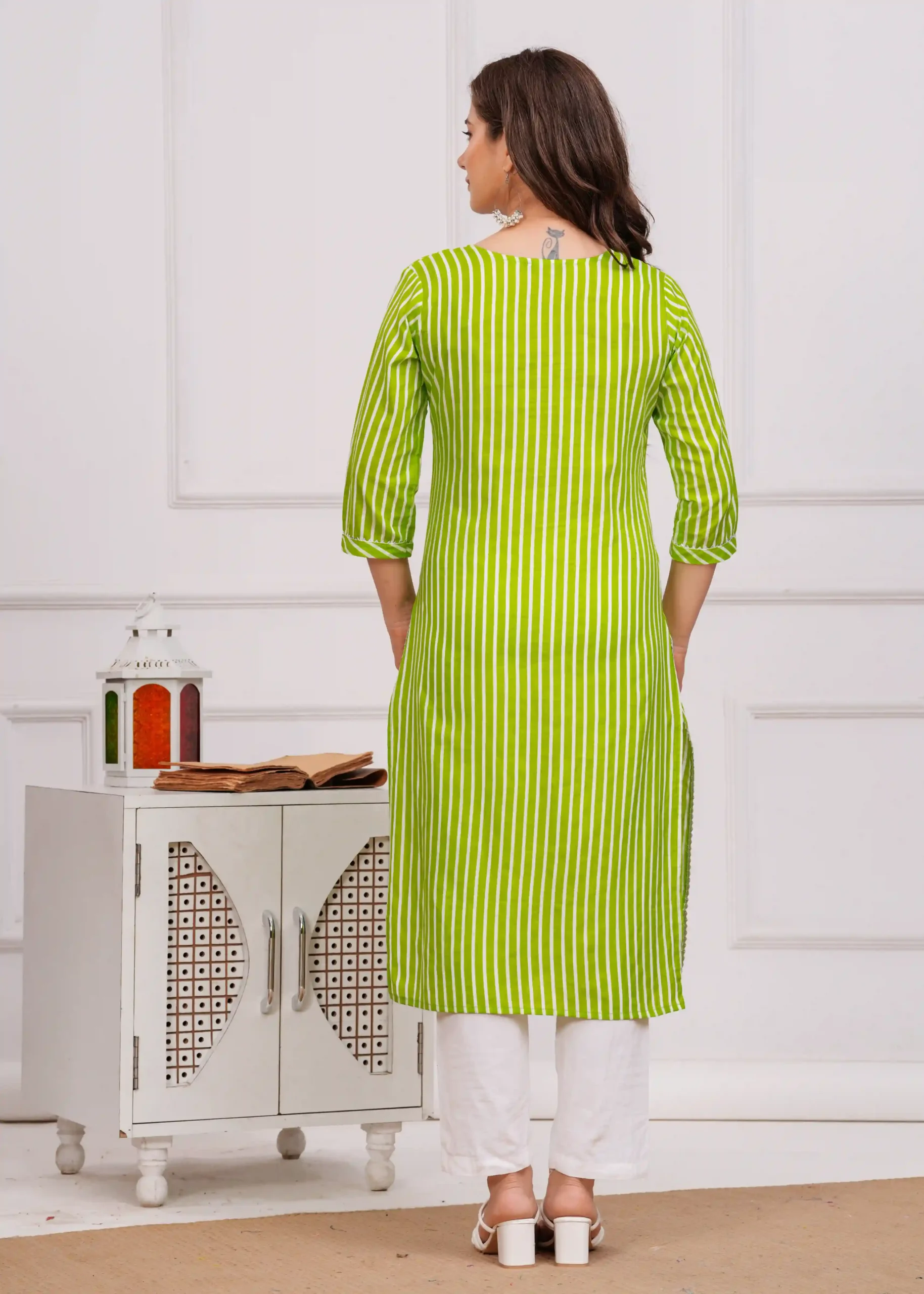 women’s green & white leheriya cotton kurta women’s green & white leheriya cotton kurta